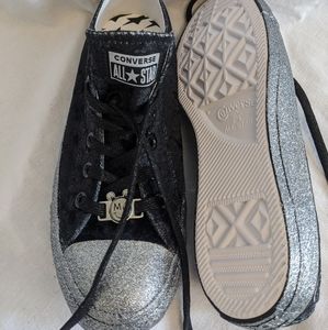Women's NEW size 9 black velour converse